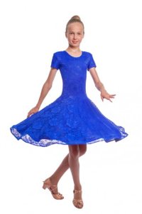 Платье рейтинговое с гипюром синее